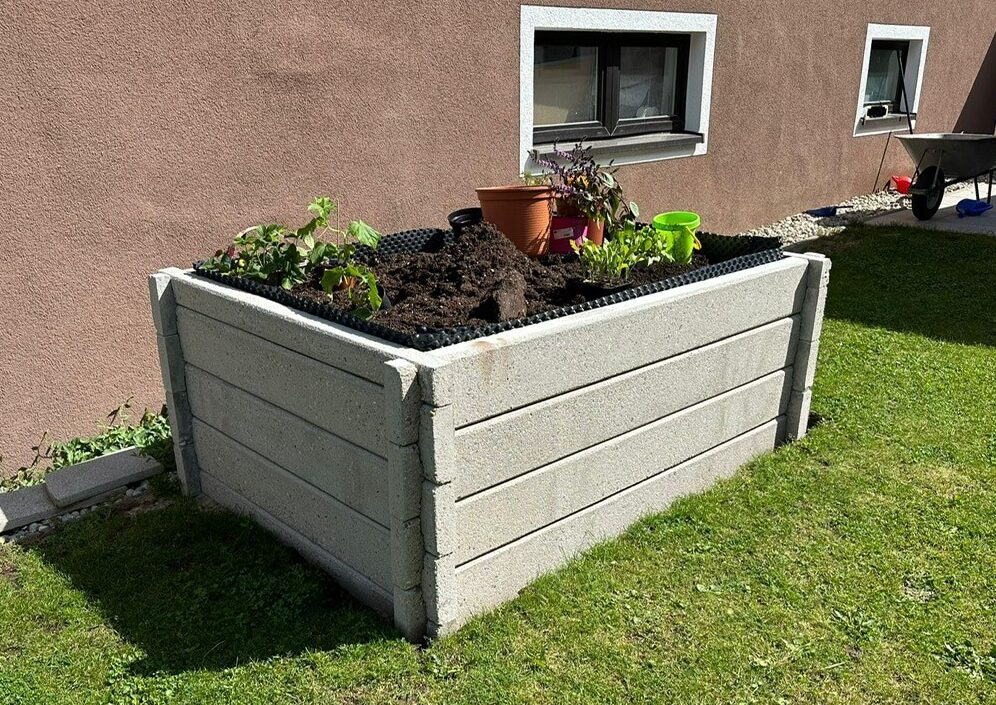 Sandgestrahlte Oberfläche Winkler Betonfertigteil Hochbeet Steckksystem